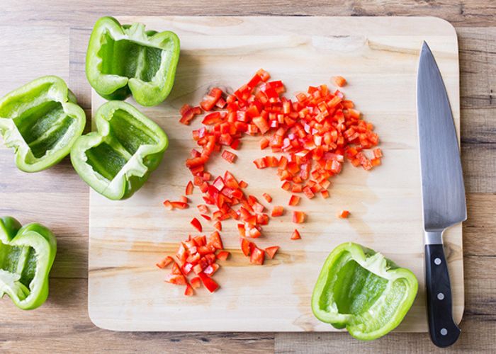 slice red and green peppers