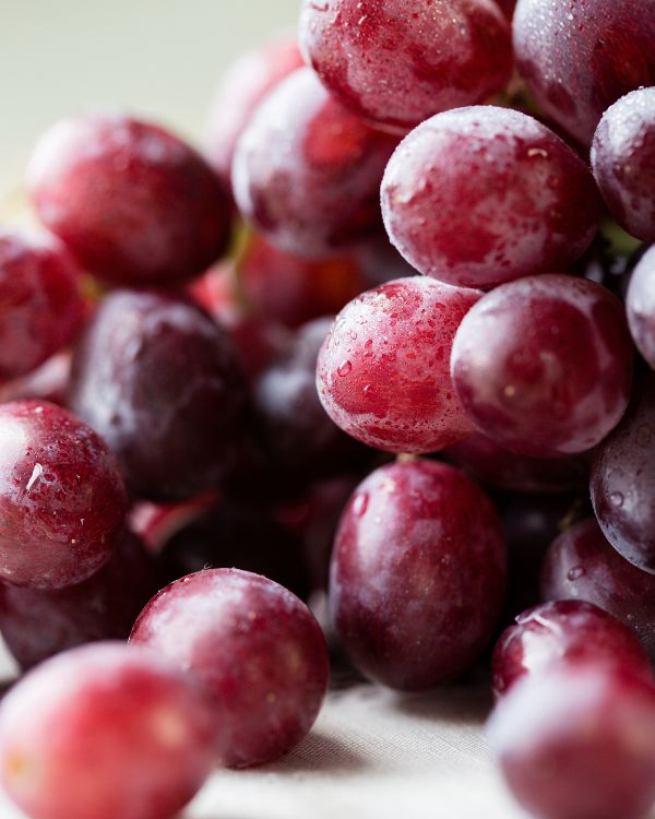 purple grapes