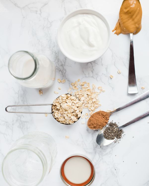 ingredients for chocolate peanut butter overnight oats