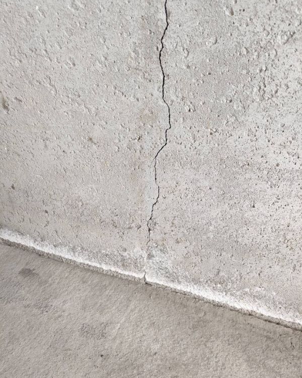 basement crack